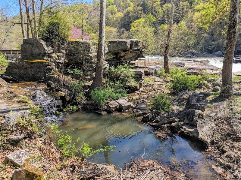 Photo Spots That Hit Best When The Light Goes Soft Between Seasons