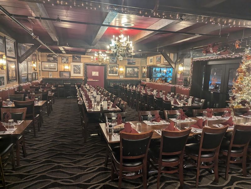 The Piano Bar That Sets the Mood Before Your Steak Arrives