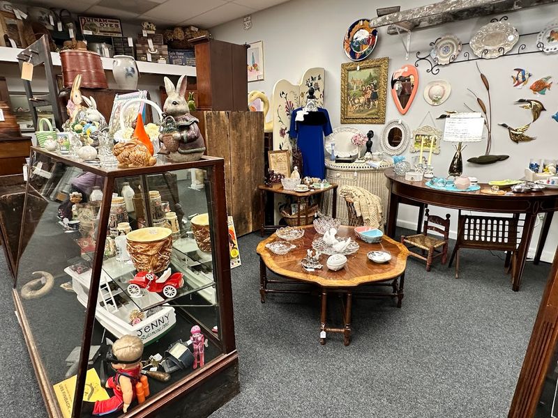 Antique Shopping Strategy: How to Work the Trail Like a Pro