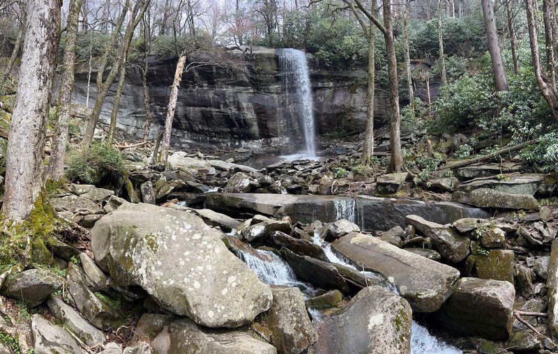 Rainbow Falls Trailhead Parking Areas