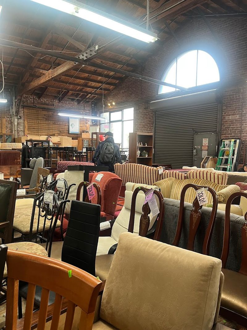 Donation Door Flow That Keeps Inventory Turning Over