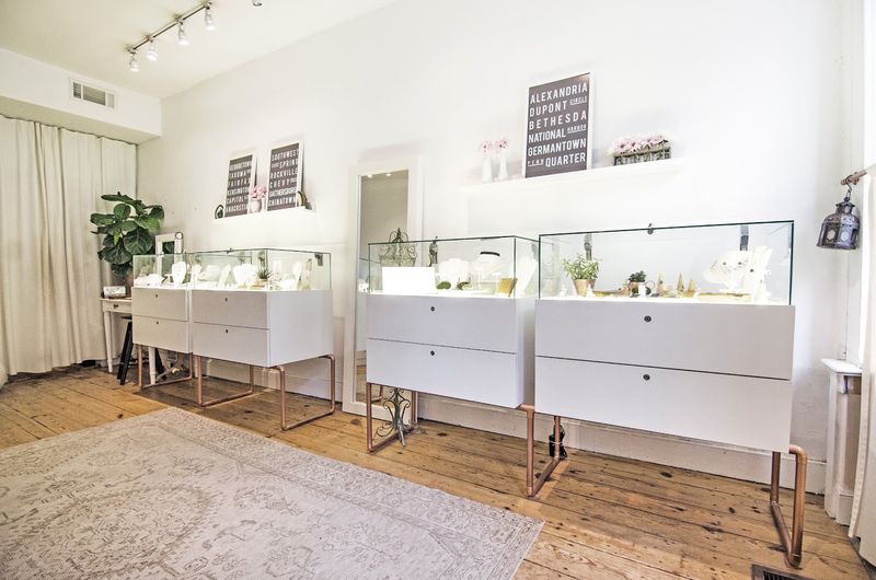 Stepping Inside: The Experience of Shopping in a 12-Foot-Wide Space