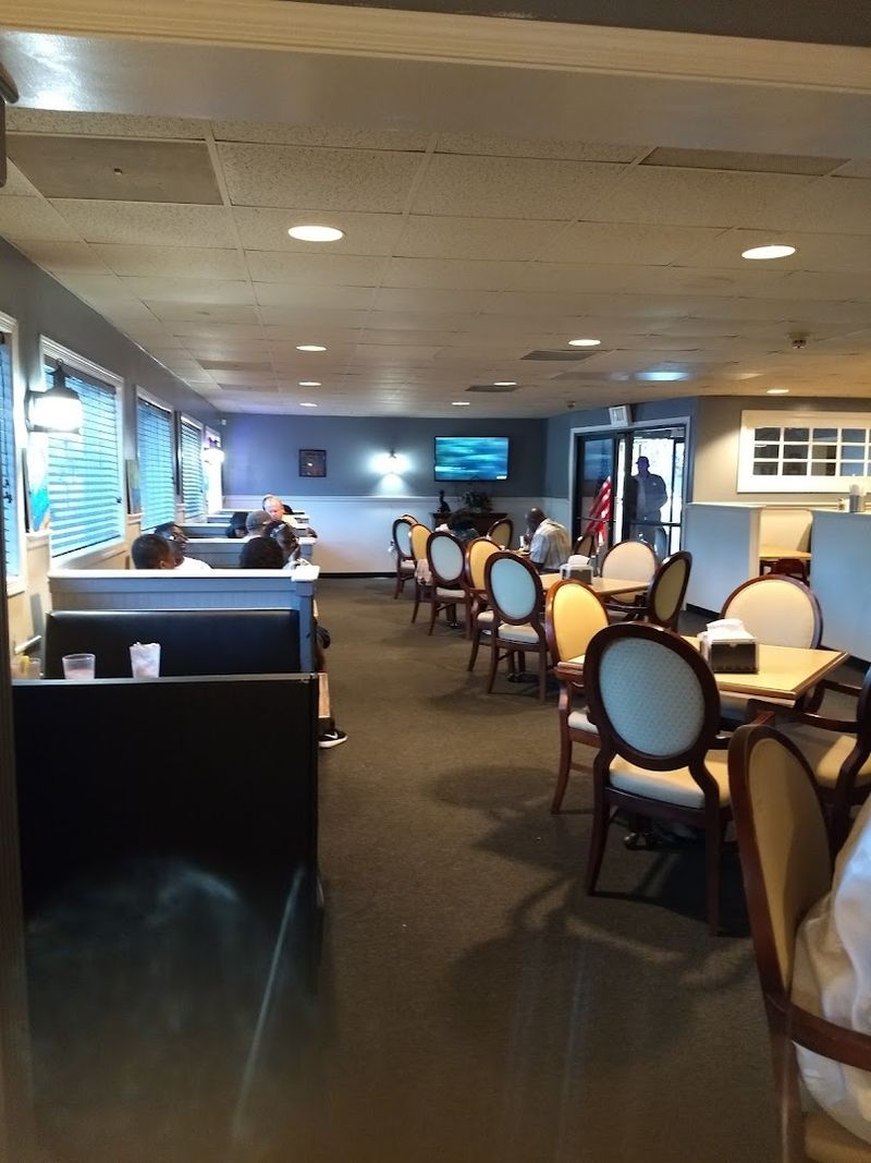 Gospel Music, Dim Lighting, and a Vibe That Makes You Want to Stay All Afternoon