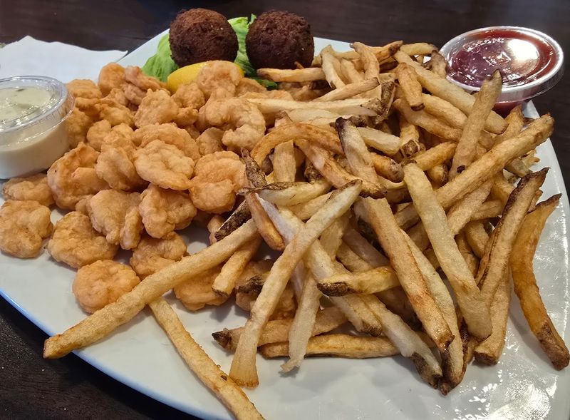 Burgers and Lunch Plates Worth Crossing Town For