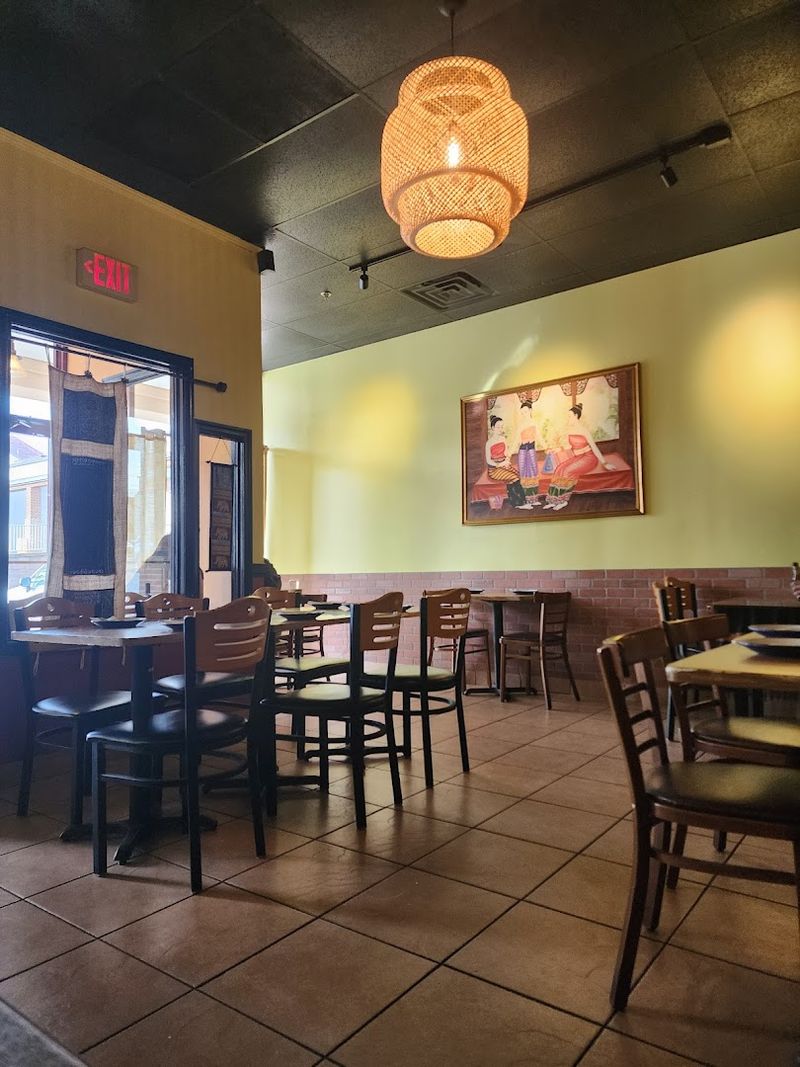 Lunch and Dinner Hours Worth Planning Around