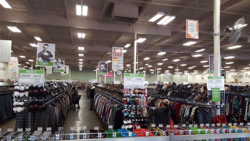 Clothing Rows That Make Vintage Finds Feel Weirdly Easy To Spot