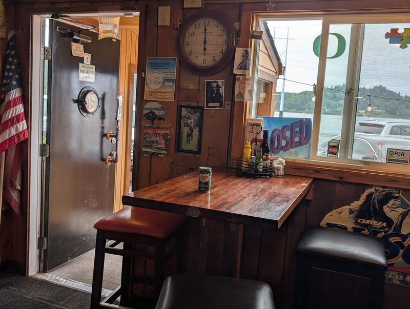 Salty Dawg Saloon & Grill, Lincoln City, Oregon