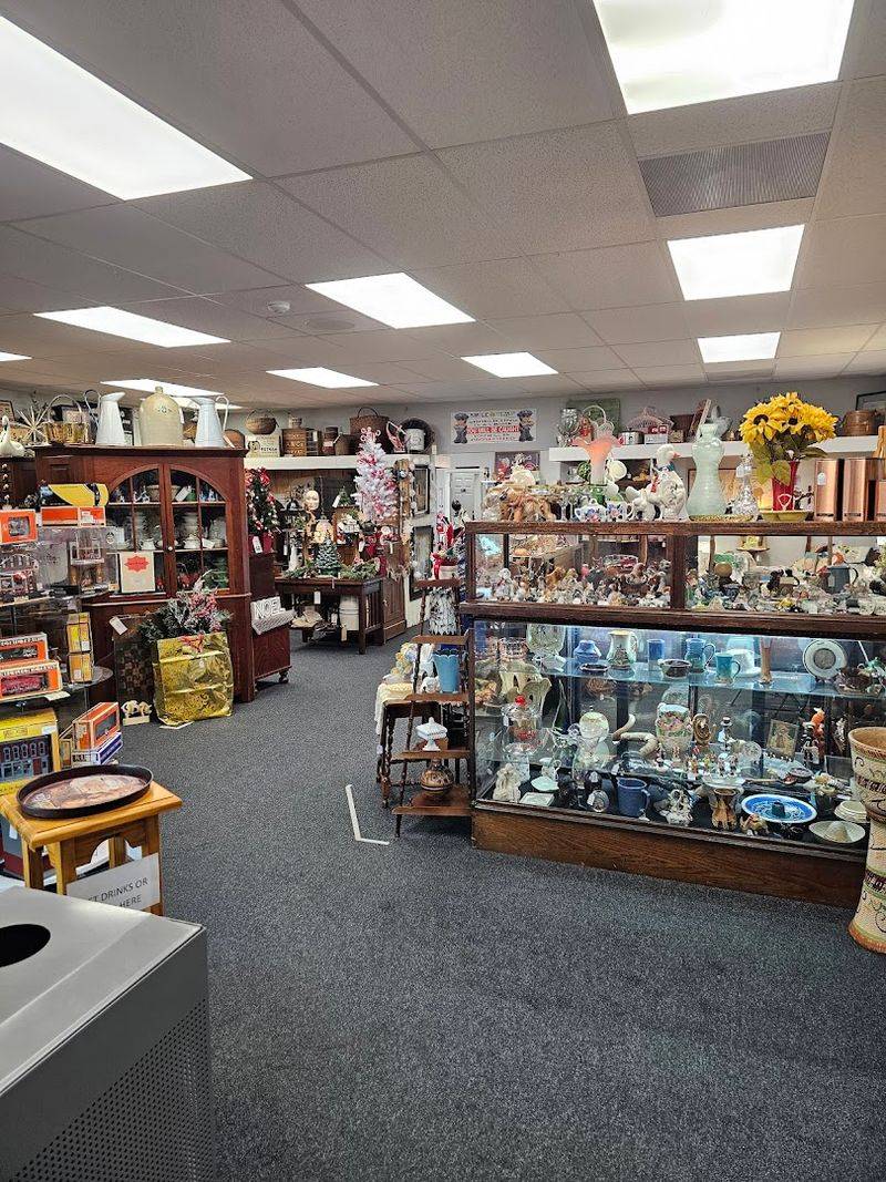 The Factory Antique Mall in Verona: A Treasure Hunter's Playground
