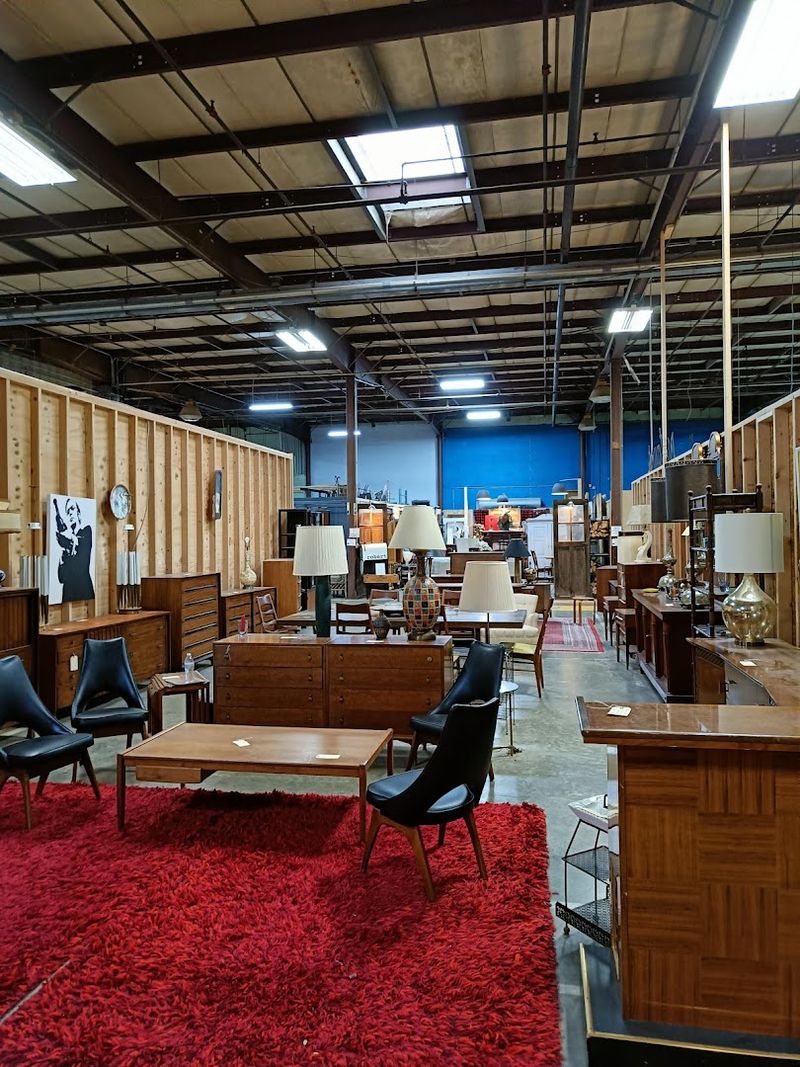 Furniture And Lighting Rows That Keep Big Pieces In Play