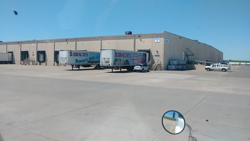 Braum's Dairy Farm, Tuttle