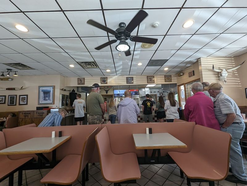 Hours And Timing Tips For When The Line Builds Up