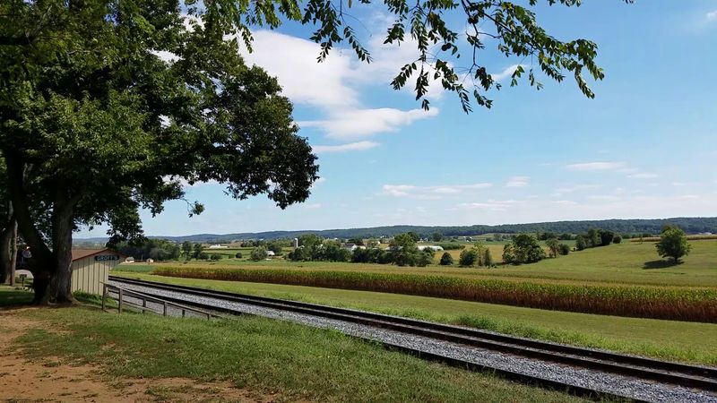 Lancaster County Views That Keep You Looking Both Ways