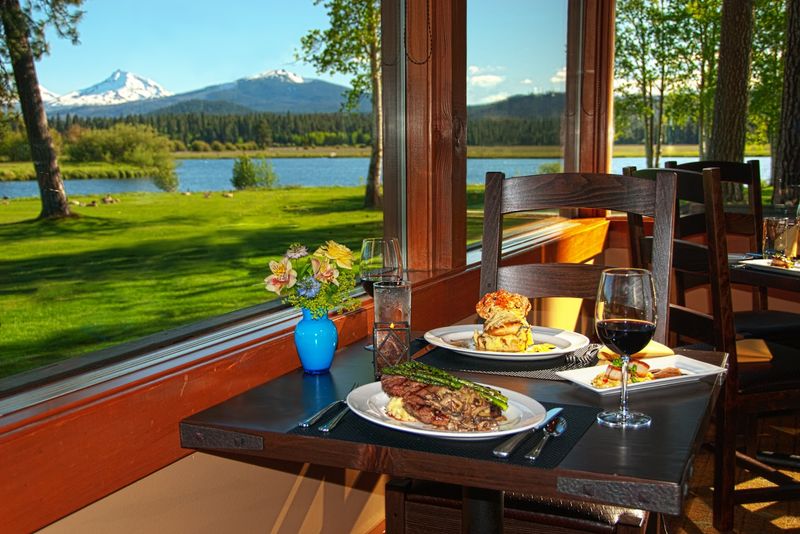 Dinner Hours Worth Planning Your Whole Trip Around