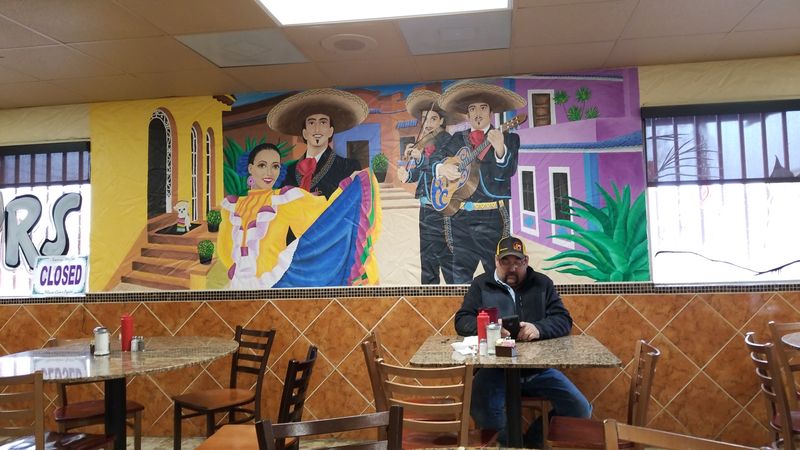 Hours That Work for Early Birds and Lunch Crowds