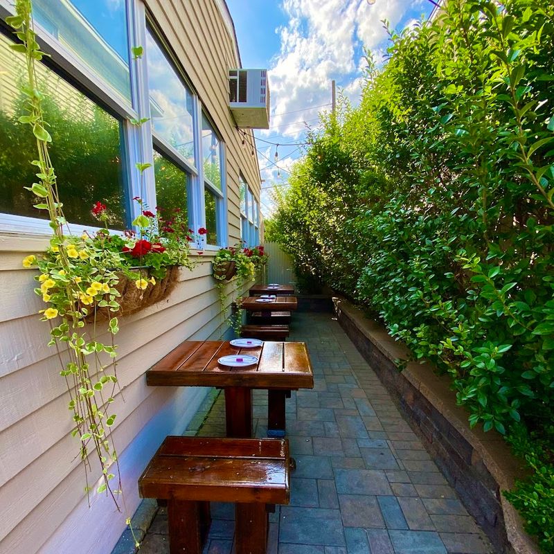 Outdoor Seating That Makes the Meal Feel Like a Vacation