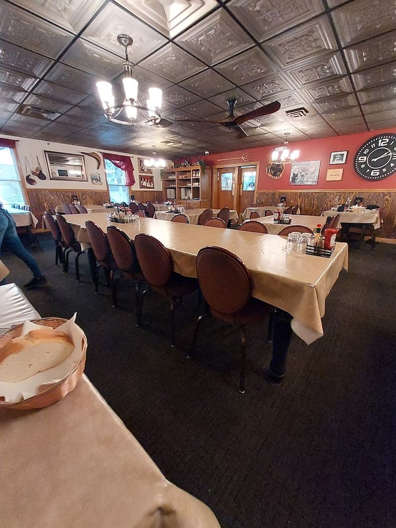 Why This Place Feels Bigger Than A Small-Town Dinner Stop