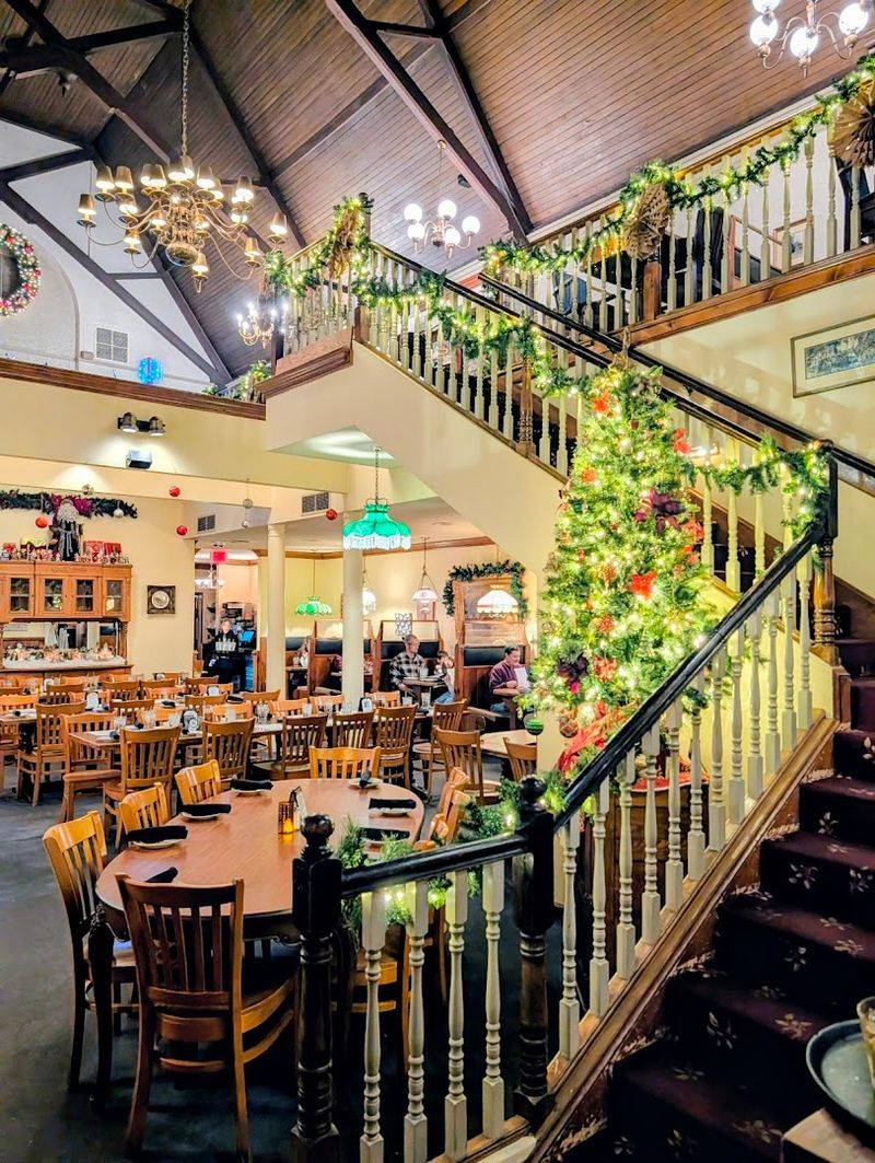 The Atmosphere That Makes Every Dinner Feel Like an Event