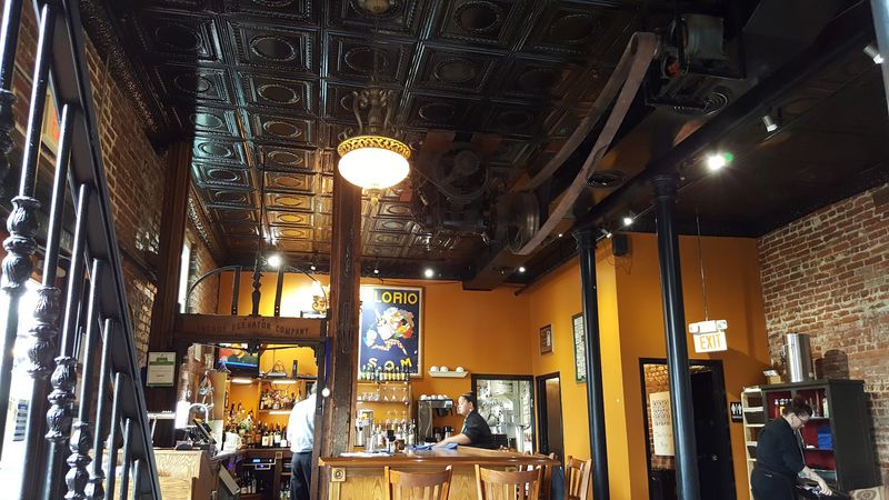 Lounge Seating That Welcomes Walk-Ins With Open Arms