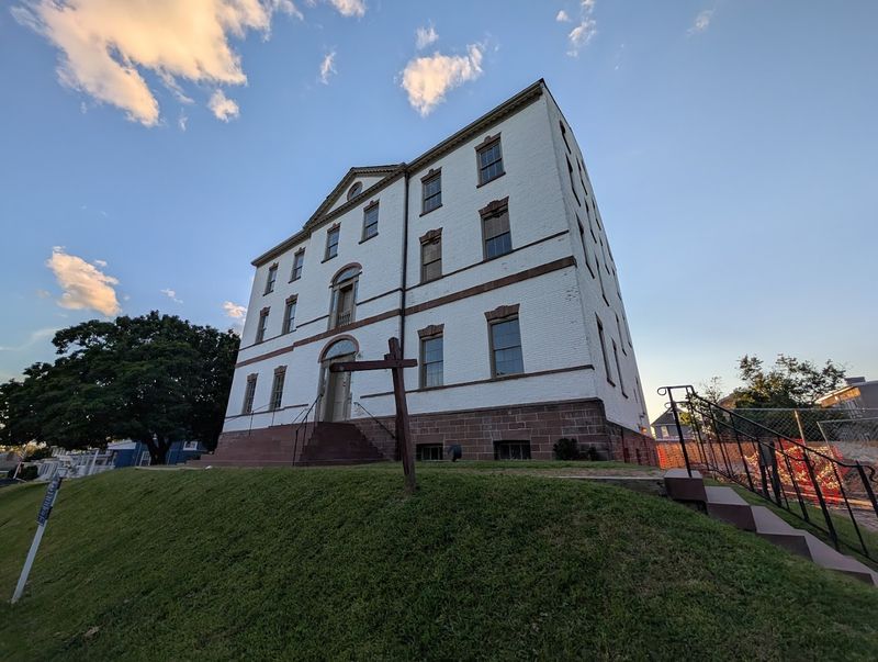 Guided Tours That Actually Teach You Something