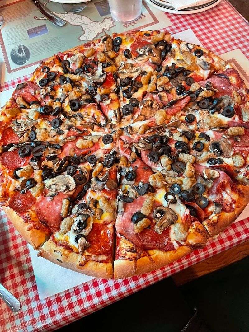 Thick-Crust Pizza Worth Driving Across Town For