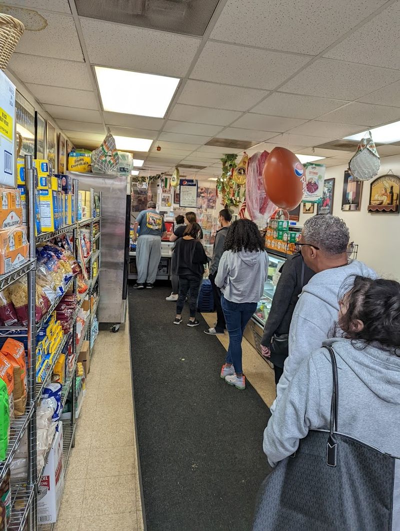 A Cash-Only, No-Seating Setup That Somehow Adds to the Charm