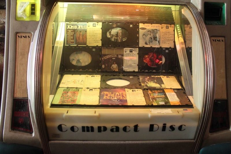 The Vintage Jukebox and the Sound of Another Era