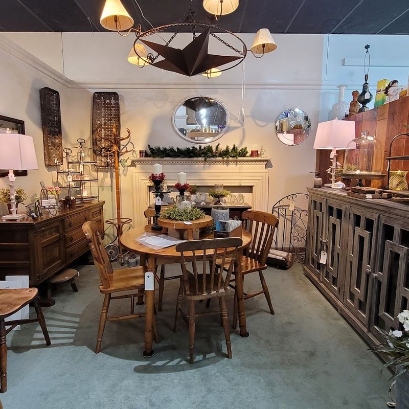 Home Decor That Mixes Eras Beautifully