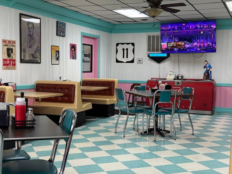 The Breakfast Scene Worth Waking Up Early For