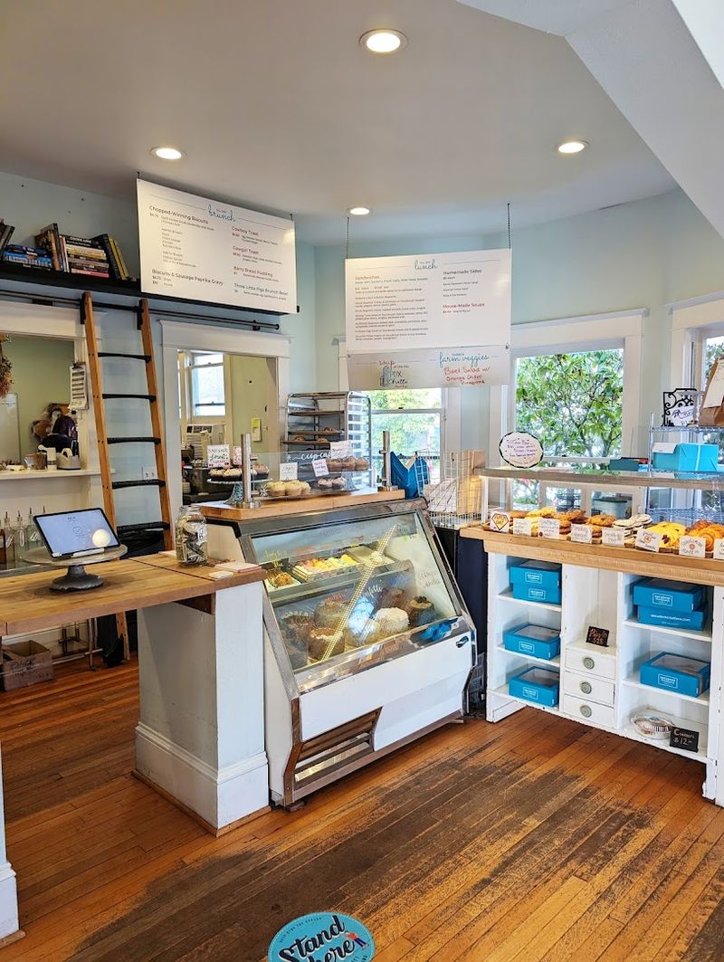 A Spot That Locals and Out-of-Towners Both Love