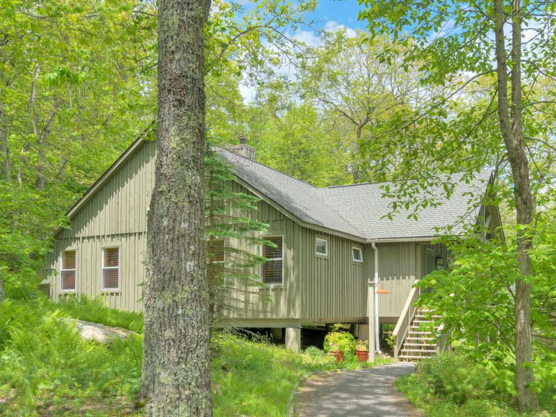 Accommodation Options Ranging From Cozy Rooms to Private Mountain Homes