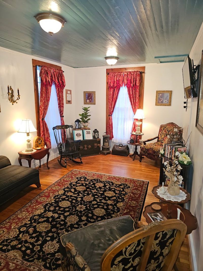 Historic Magnolia Hotel