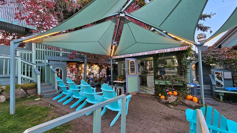 Outdoor Seating That Makes Every Scoop Better