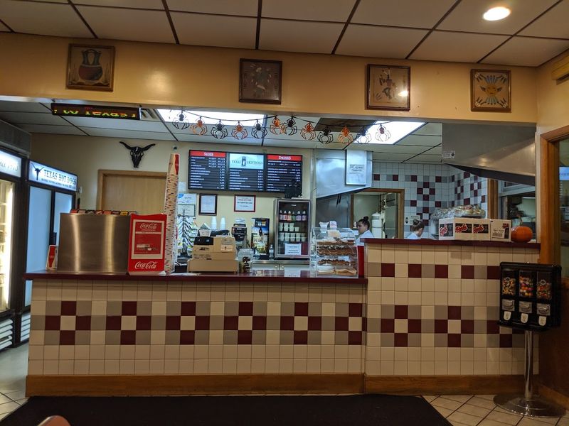 Counter Style Service That Keeps It Fast And No Nonsense