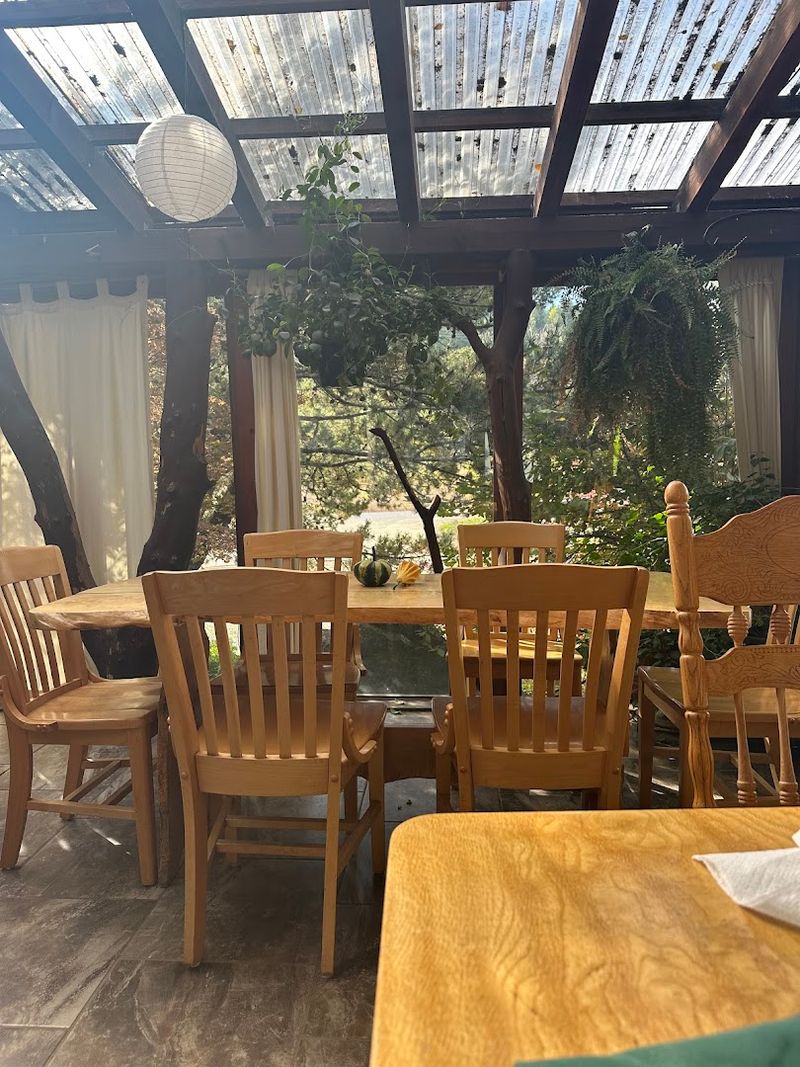 Atmosphere That Feels Rustic Without Trying