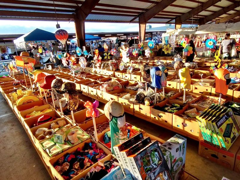 A Flea Market With Serious Size