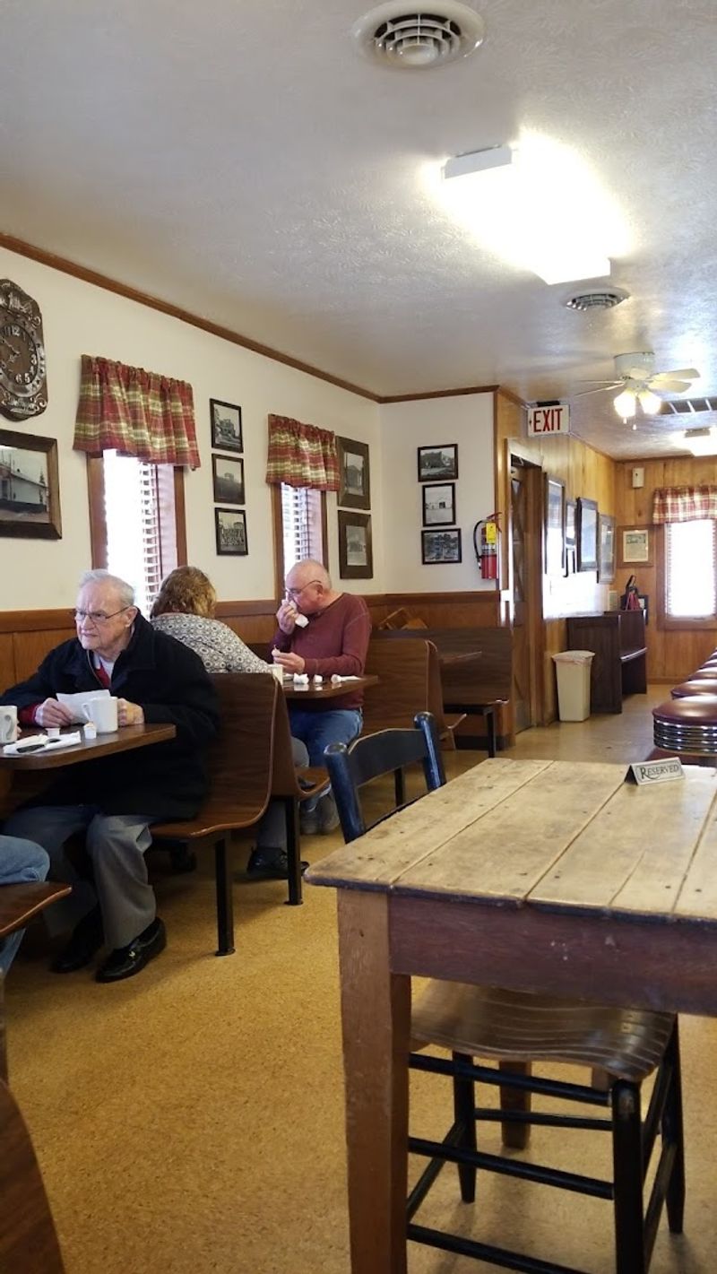 Moey's Diner, Rural Retreat