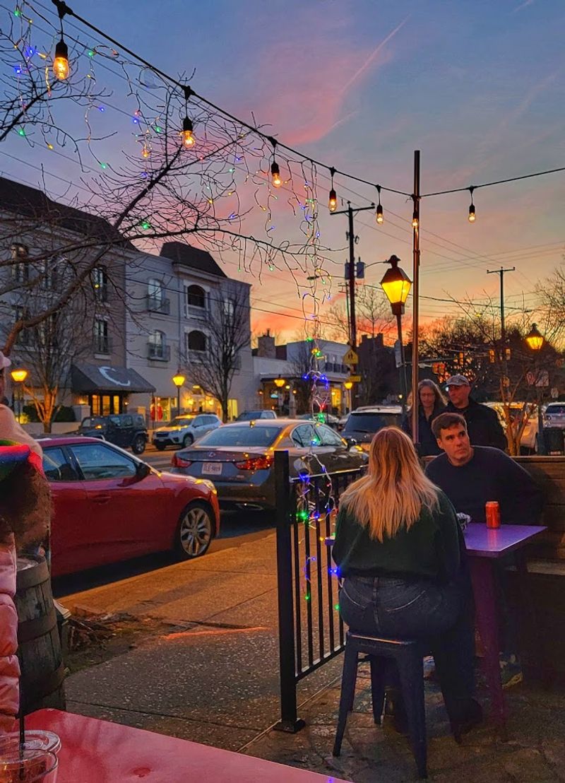 Richmond's West End Neighborhood Sets the Scene