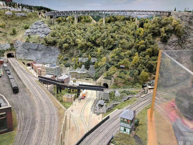 The HO Scale Layout: A Masterpiece of Miniature Engineering