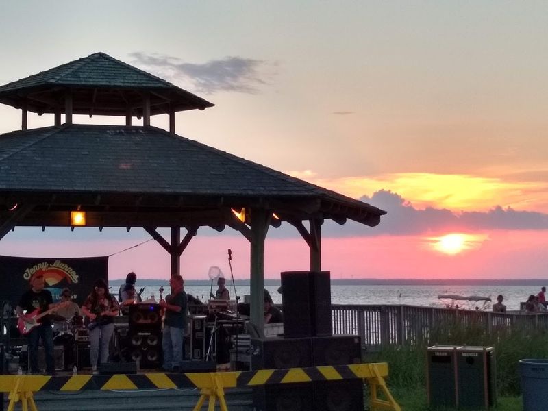 Sunset Dinners That Feel Like a Movie Scene