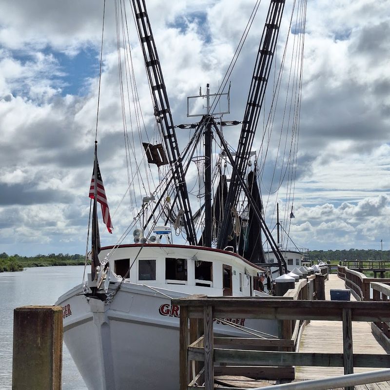 A Seafood Stop That Feels Tied To The Water Around It