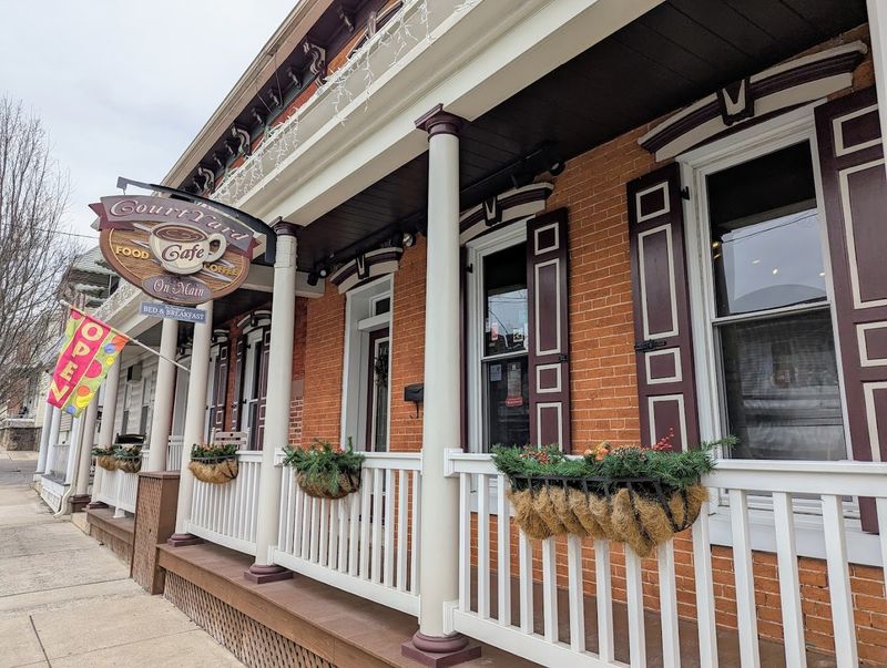 Lunch, Coffee, And Extra Browsing Fit Right In