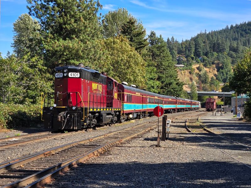 The Pullman Car Atmosphere You Cannot Replicate Indoors