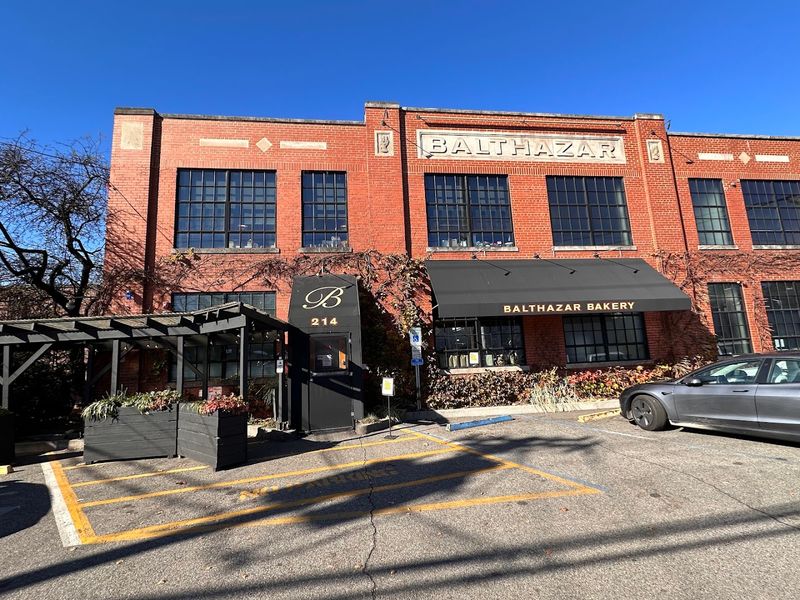 A Grab-and-Go Setup That Somehow Feels Special