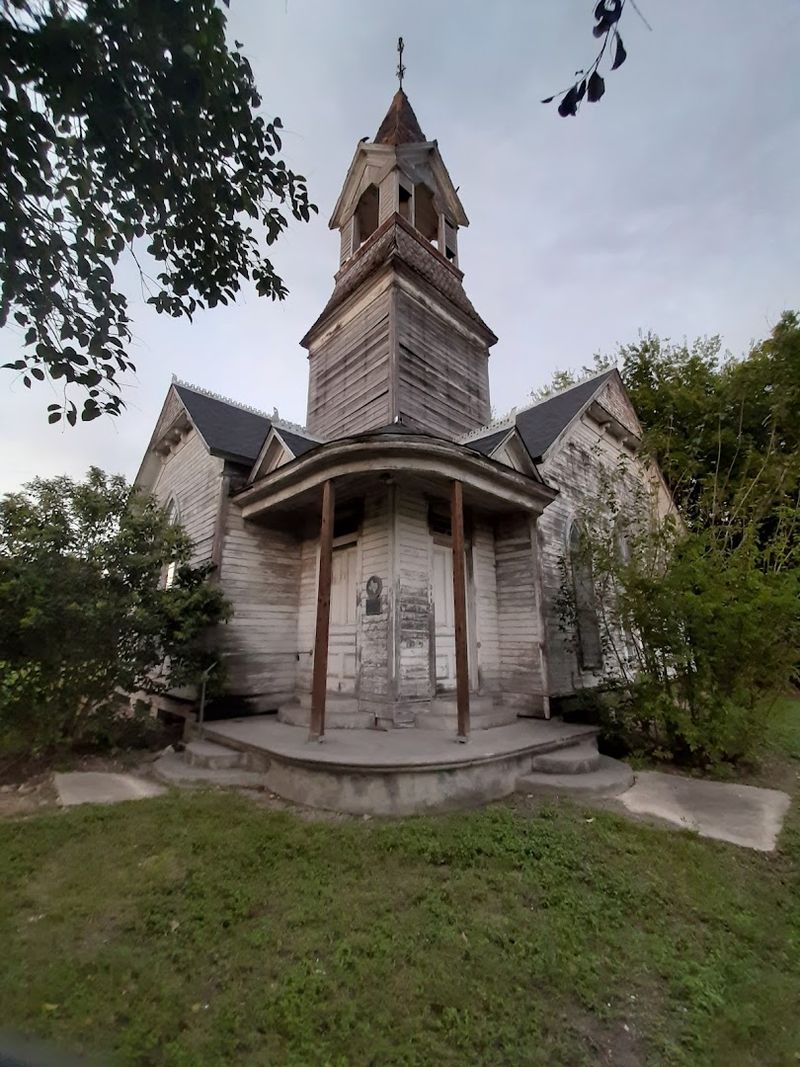 Exploring the Side Streets and Quiet Corners