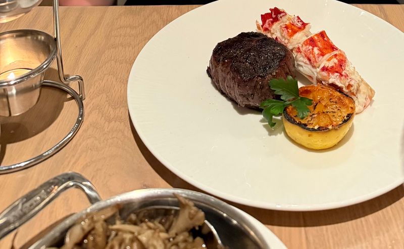 Fresh Seafood and Prime Steaks That Match the Setting