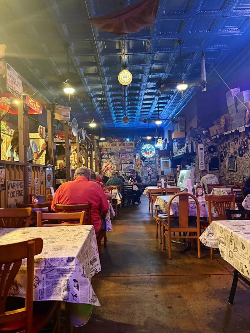 Lunch Hours Make This a Weekday Destination Worth Planning