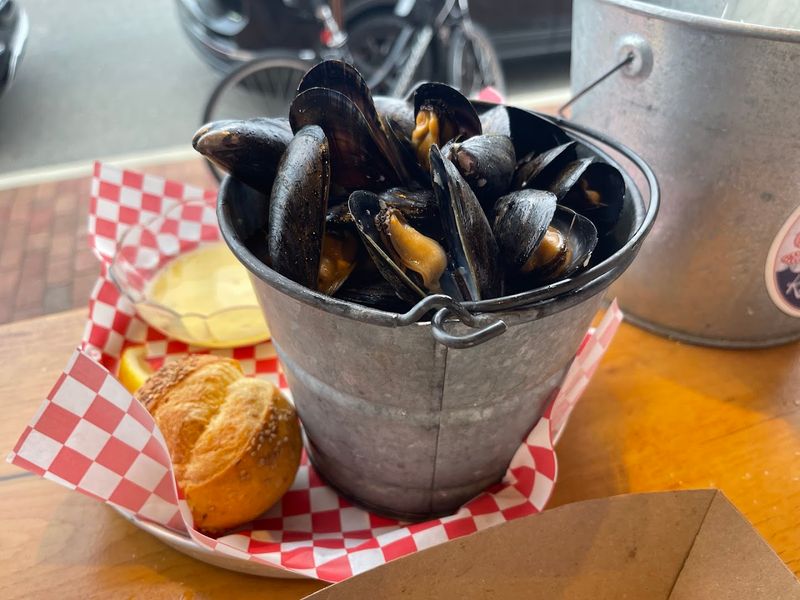 Fresh Seafood That Tastes Like the Bay Made It Personally