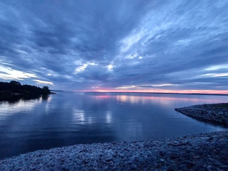 Stargazing Above Sardis Lake Is Genuinely Spectacular