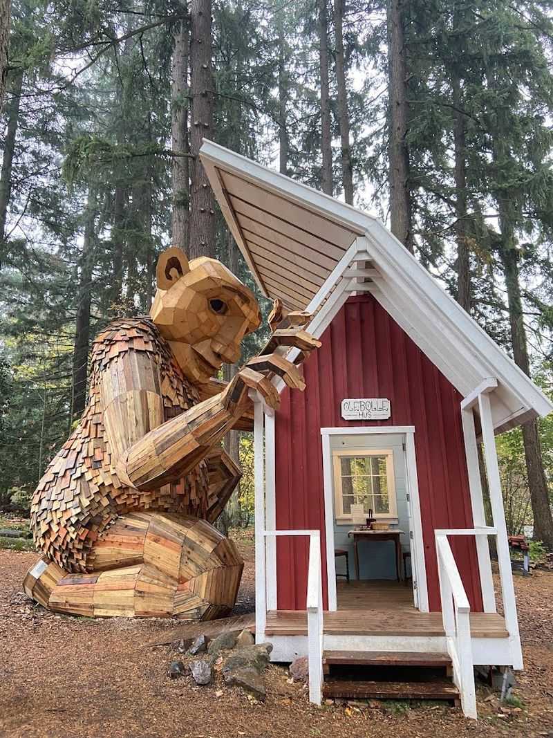 Getting There and Finding Your Footing on the Grounds