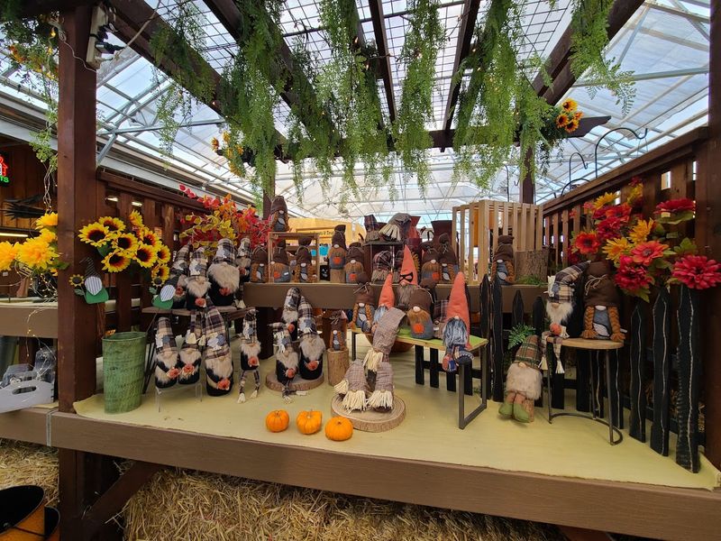 Photo Friendly Displays That Make It Feel Like Spring Is Staged